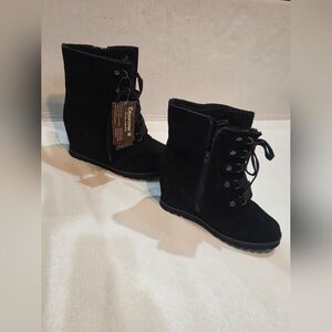 Womens BearPaw Black Wedge Ankle Lace Up Boots Size 8